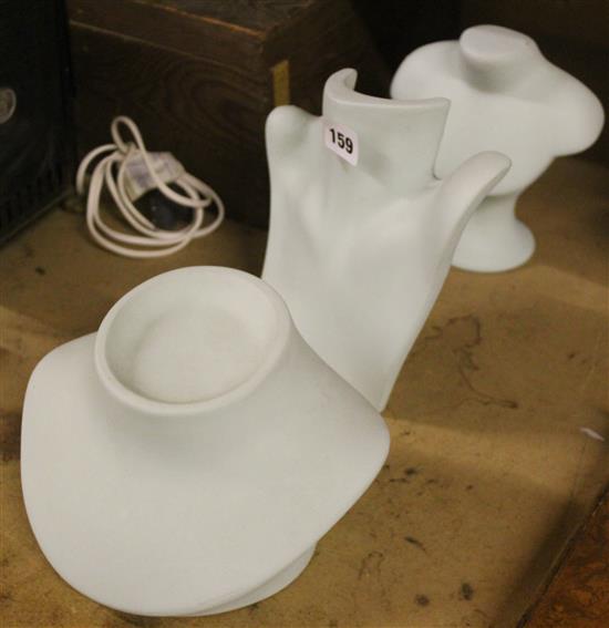 2 ceramic jewellery stands